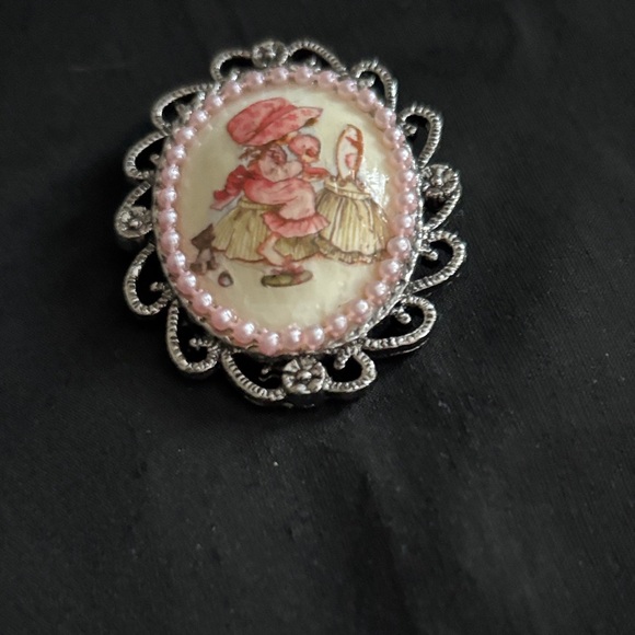 Vintage Holly Hobby Silver Brooch - Picture 5 of 10